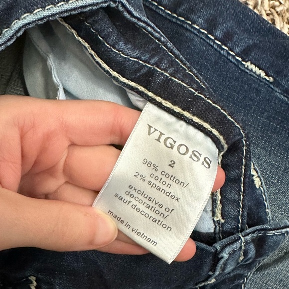 Vigoss Dark Wash Skinny Jeans with White Trim Details size 2 - Picture 5 of 8